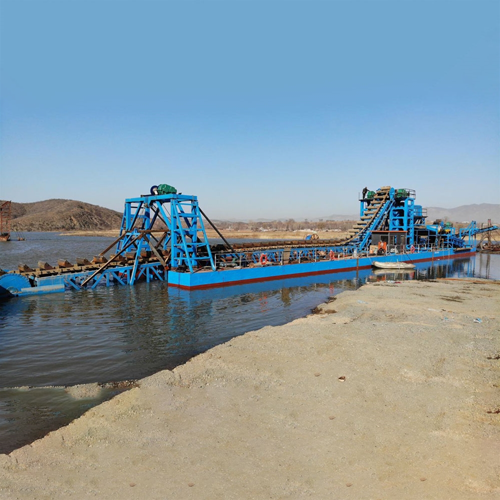 遼寧朝陽鏈斗船清淤現(xiàn)場（配圖）